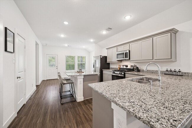 Building Photo - 1600 Portia Ln