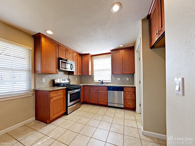 Building Photo - 5040 Whittier Dr