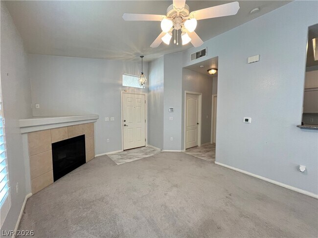 Building Photo - 2305 W Horizon Ridge Pkwy