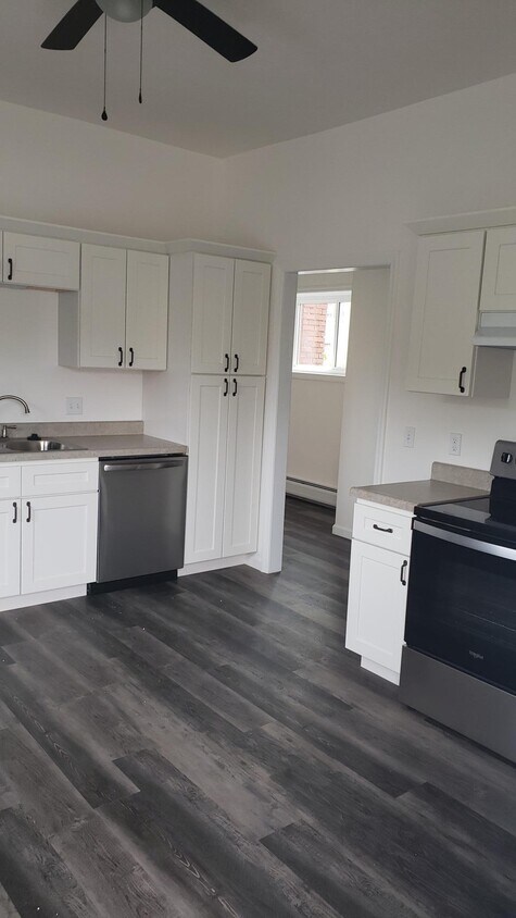 Kitchen - 716 Sassafras St