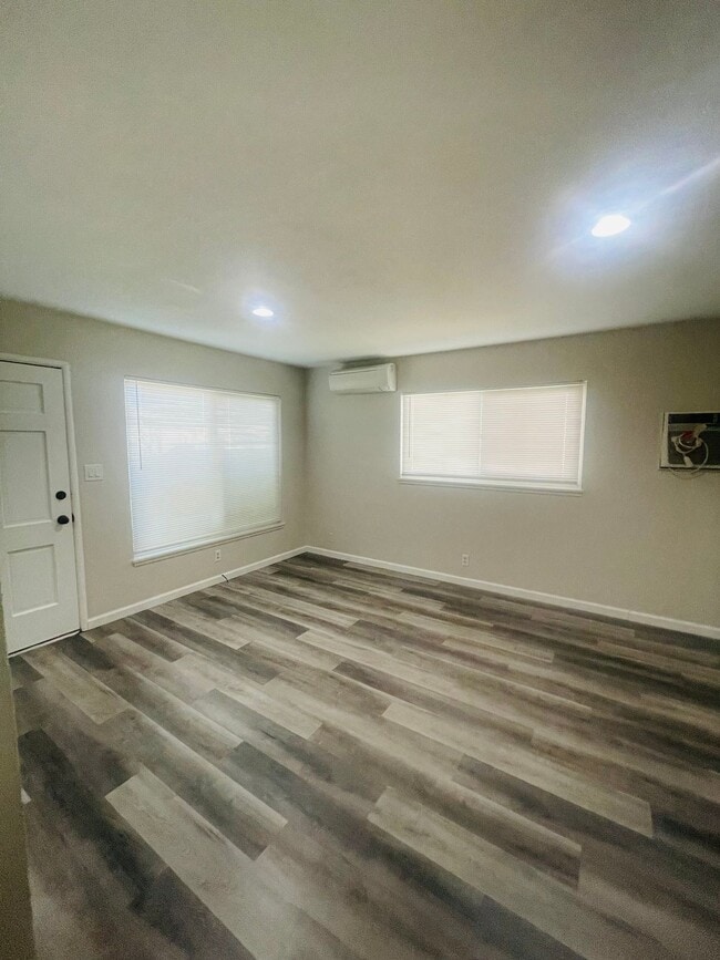 Photo - Renovated 2bed/1bath Duplex Townhome