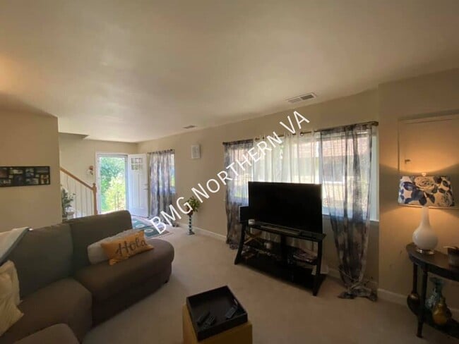 Building Photo - 3866 Manzanita Pl