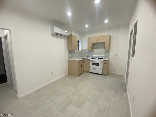 Building Photo - 40 Speedwell Ave