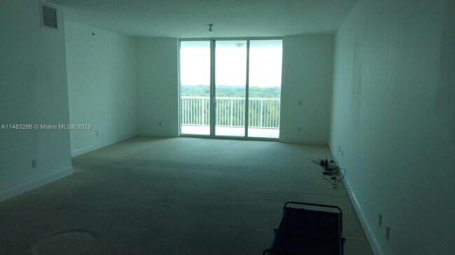 Building Photo - 14951 Royal Oaks Ln
