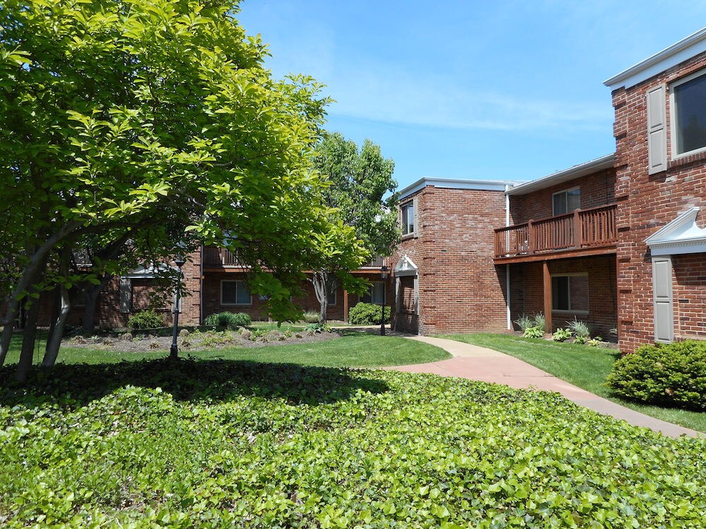 Oakwood Apartments Apartments 1 Provincial Ct Kirkwood, MO