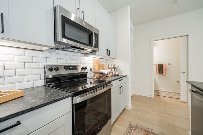 Kitchen - Marlowe Corinth Groves