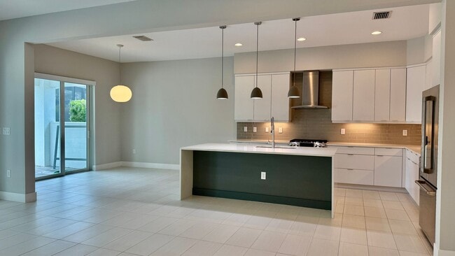 Building Photo - 7744 Sandhill Lake Dr