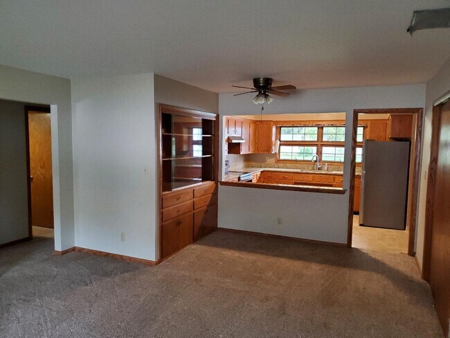 Dining Area - N70W6828 Bridge Rd