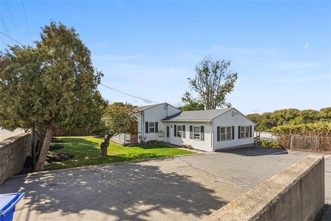 Building Photo - 3421 Pawtucket Ave