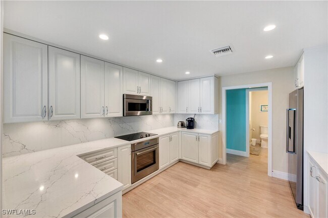 Foto del edificio - 1065 Gulf Shore Blvd N