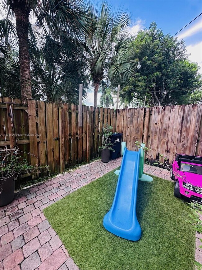 Foto del edificio - 9041 SW 227th St
