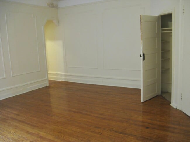 Building Photo - 328 W 101st St