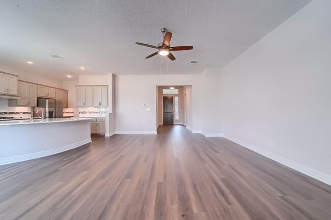 Building Photo - 133 White Steppe Way