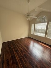 Building Photo - 2315 Glendavon Ln