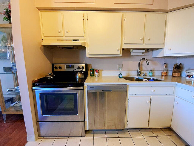 Building Photo - 4406 Charlemagne Cir