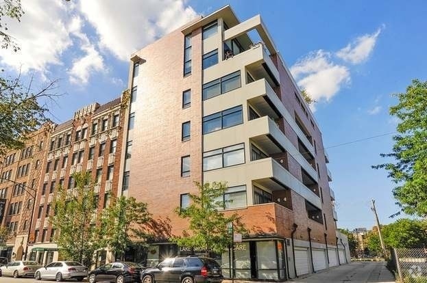 Building Photo - 834 W Montrose Ave