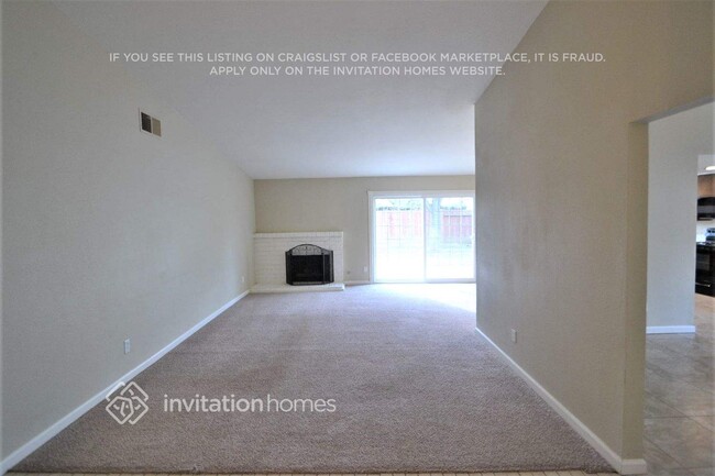 Building Photo - 7401 Blackthorne Way