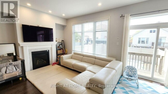 Building Photo - 323 Alasken Dr