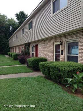Primary Photo - 900 Rowan St