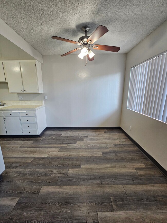 Foto del edificio - 1135 W I St