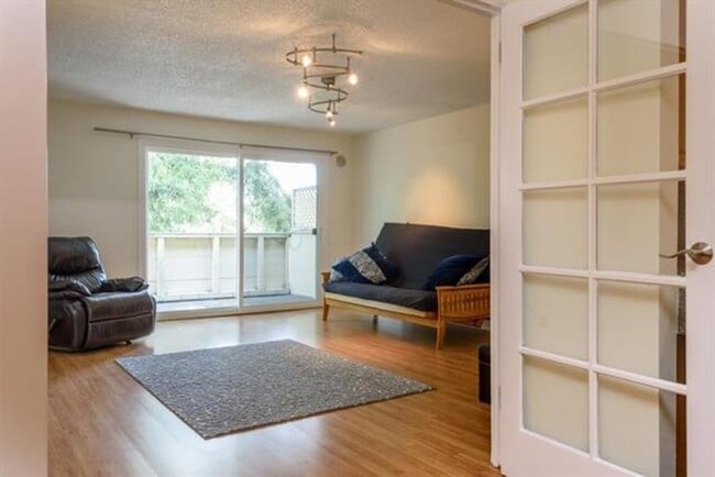 Building Photo - Well Located and Spacious 2 Bedroom 2 Bath Condo in Mountain View