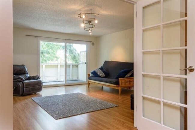 Foto del edificio - Well Located and Spacious 2 Bedroom 2 Bath Condo in Mountain View