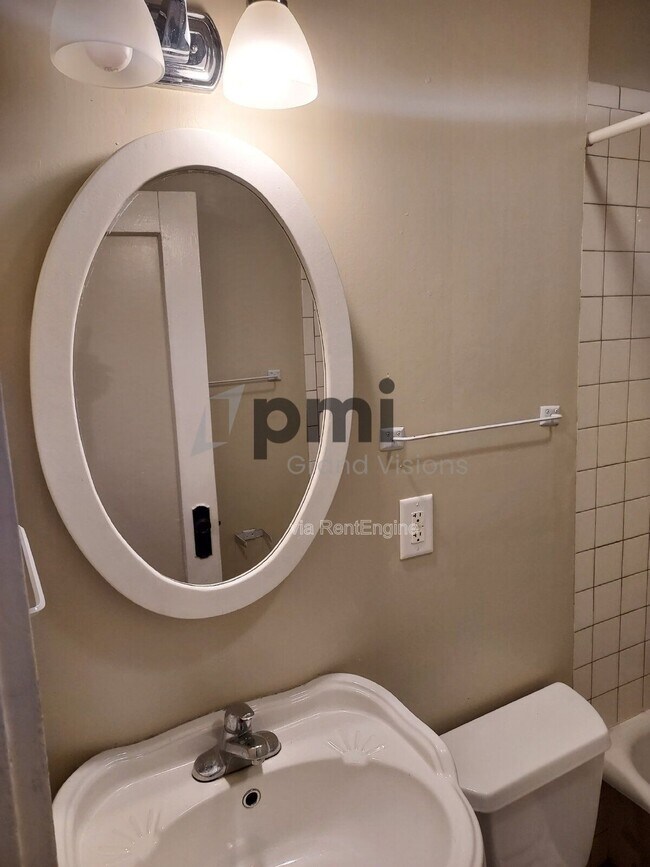 Foto del edificio - 1609 E Johns Ave