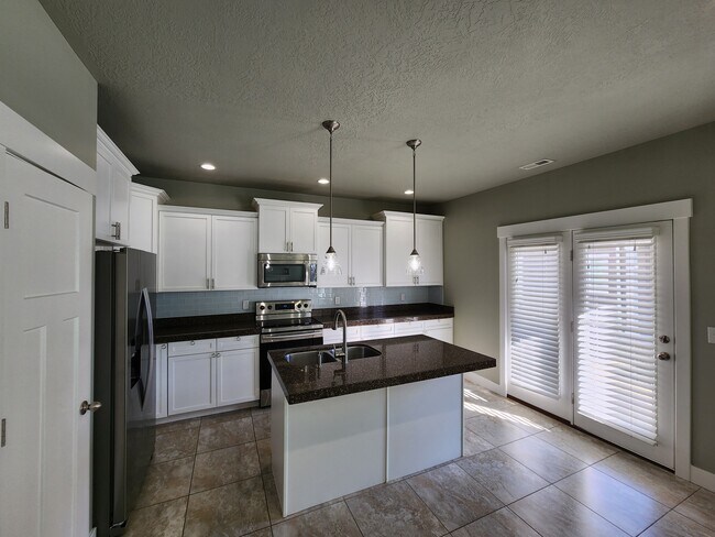 Building Photo - 12733 Park Run Ct