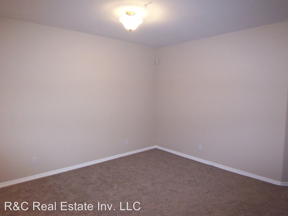Primary Photo - 1406 W Emerald Ave