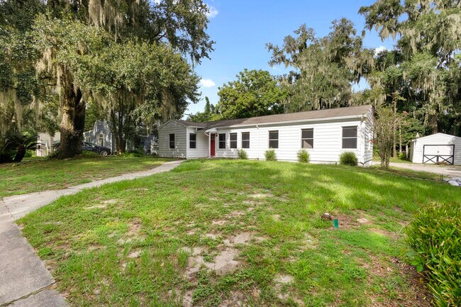 Building Photo - 605 N Amelia Ave