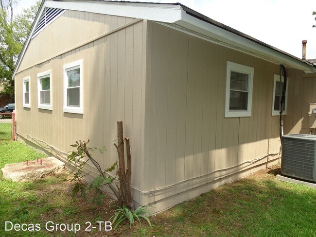 Building Photo - 3 br, 1 bath House - 1341 16th Pl SW