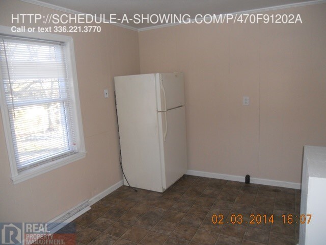Foto del edificio - 2443 Lomond St