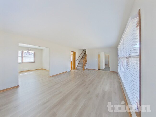 Foto del edificio - 3301 Skyview Dr