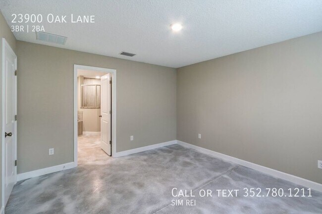 Building Photo - Sorrento 3/2 with Grand Master Suite!