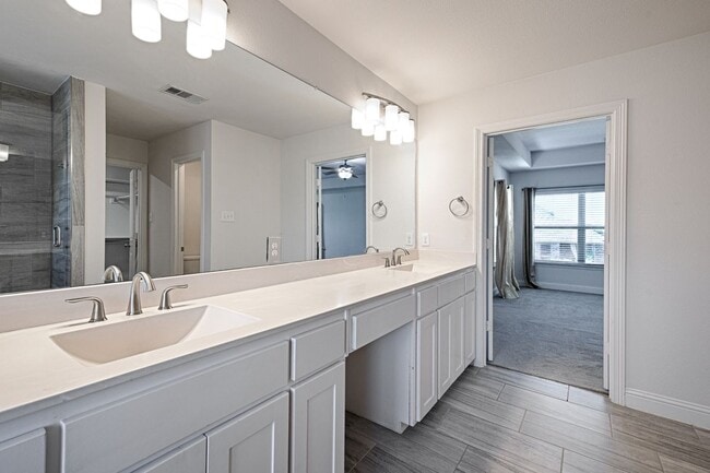 Building Photo - 4524 Del Rey Ave