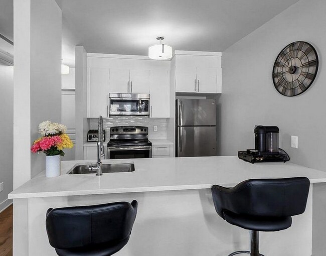 Photo - 831 S Flores St Apartment