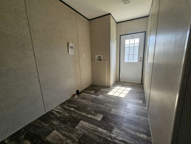 Building Photo - 6571 Hidden Oaks Dr