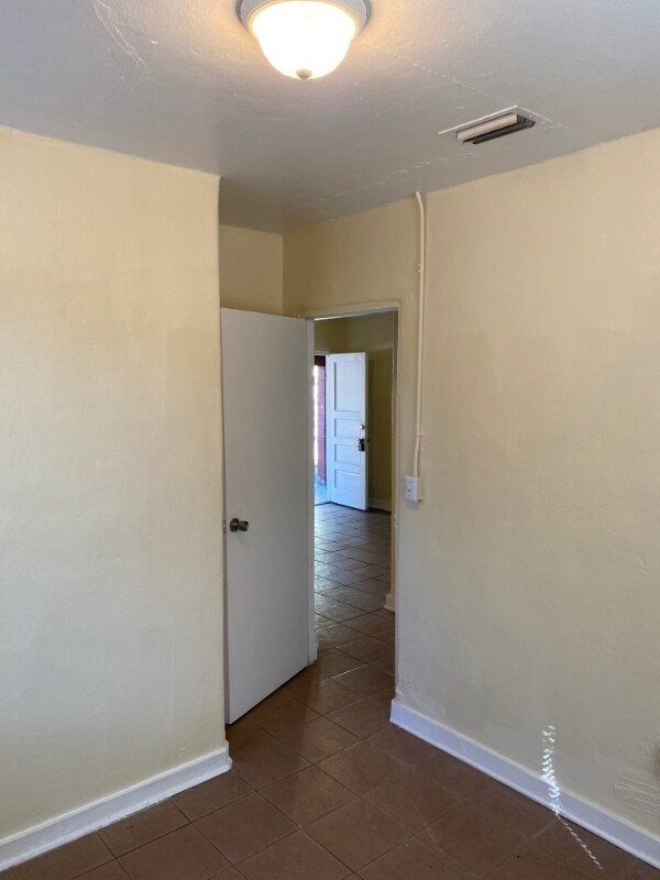 Foto del edificio - 1616 W 11th St