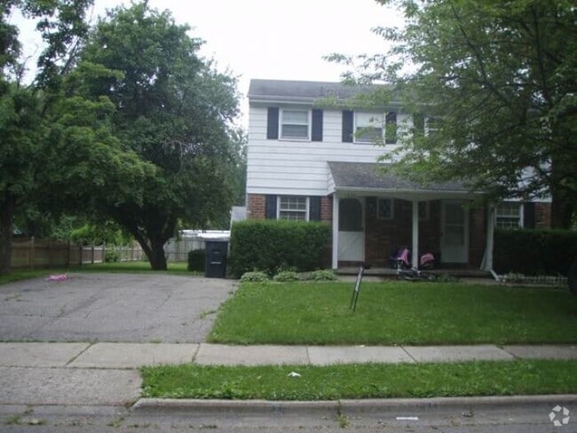 Building Photo - 1634 Greencrest Ave