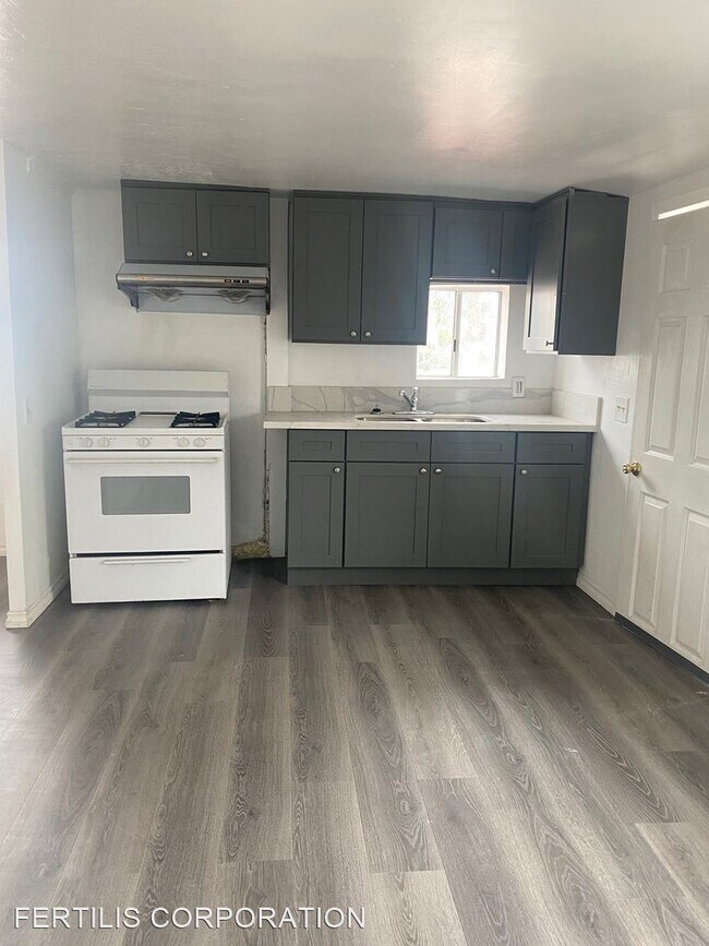 Building Photo - 2 br, 1 bath House - 1532 W 9th Street