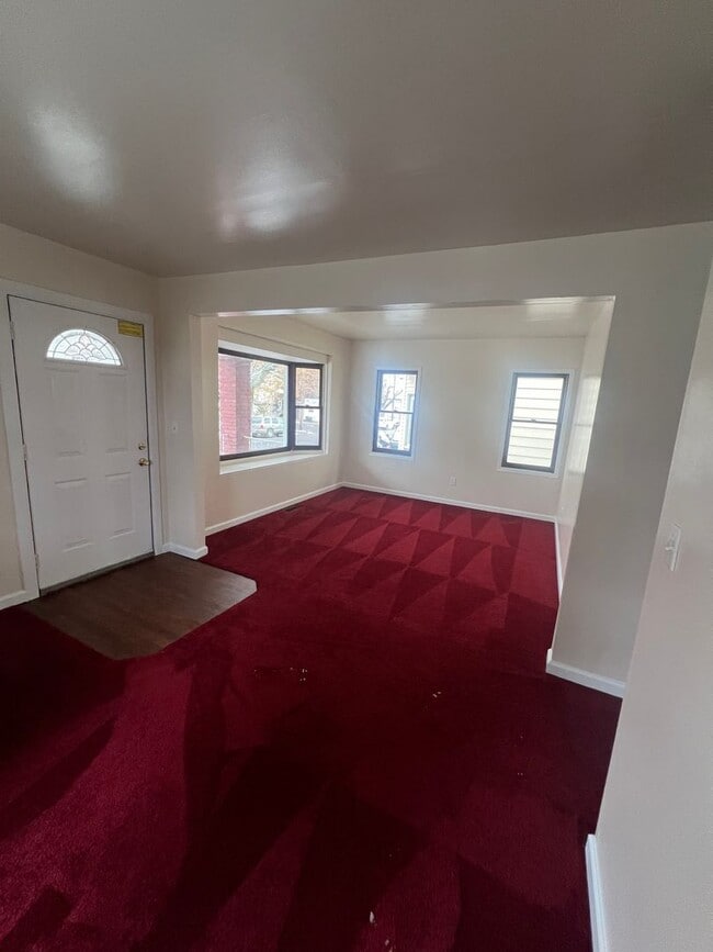 Foto del edificio - Large 3 Bed 2 Bath House