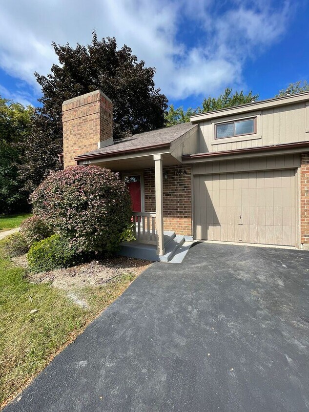 118 Potawatomi Trail, Lake Zurich, IL 60047 Townhome Rentals in Lake