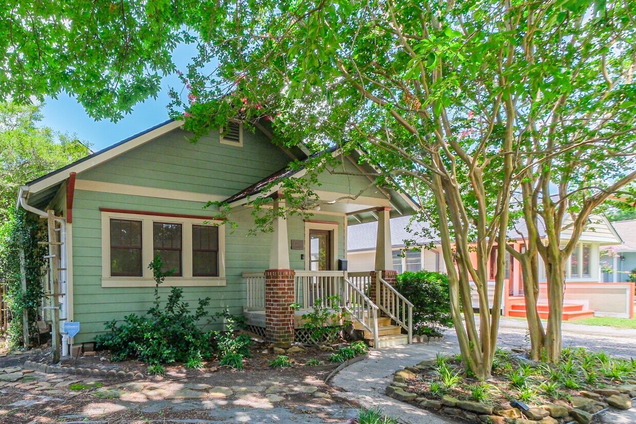 Foto principal - 2215 Harvard St