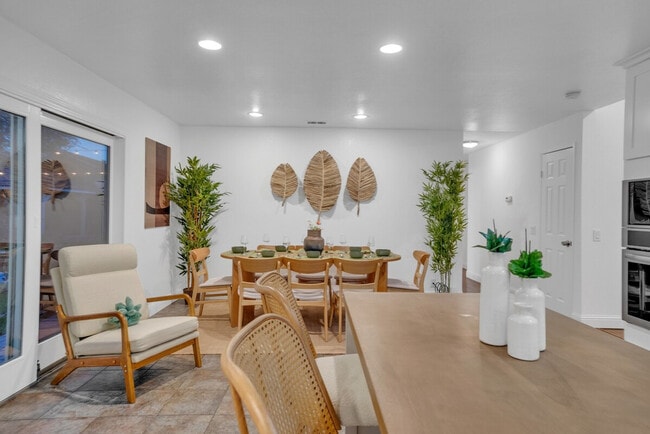 Foto del edificio - 5805 Silver Creek Valley Pl