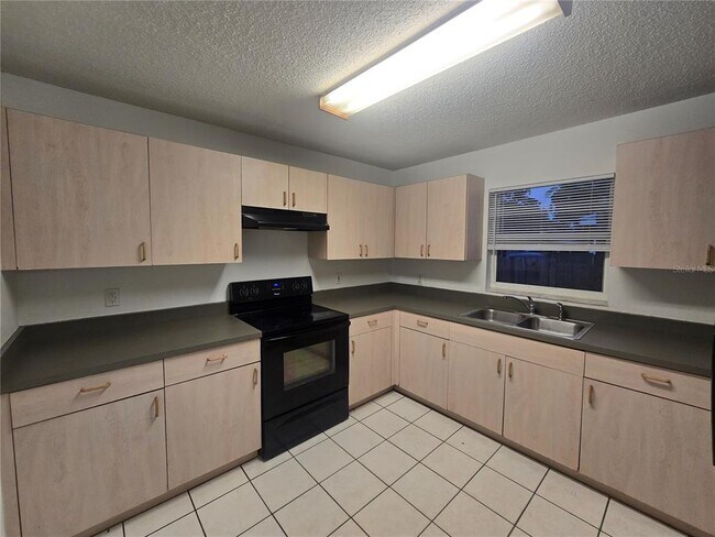 Foto del edificio - 1052 Highland St