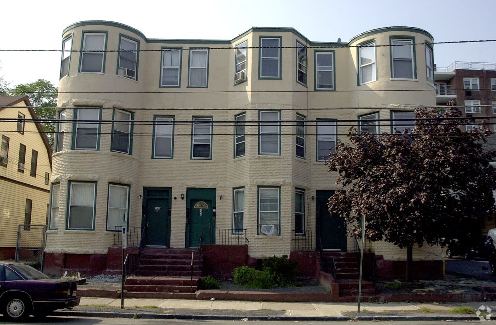 Primary Photo - 342-346 E 32nd St