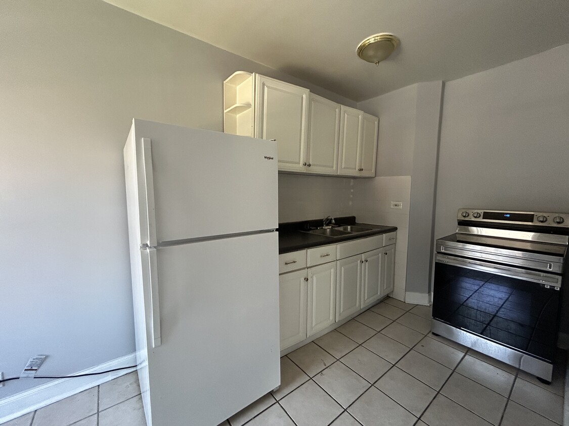 Primary Photo - 6956 N Ashland Ave