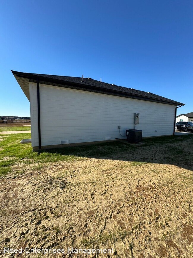 Building Photo - 3 br, 2 bath House - 128 W Bluegrass St
