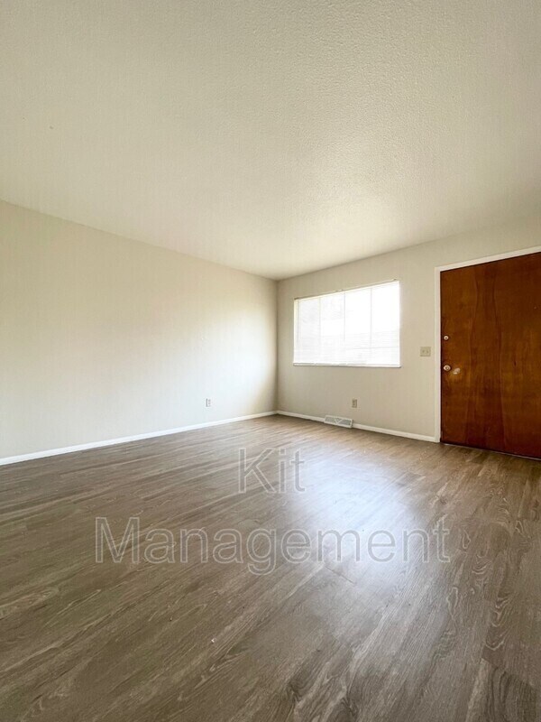 Foto del edificio - 5517 Douglas Rd