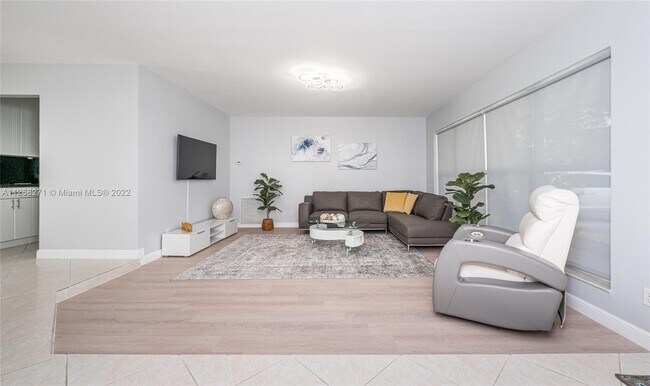 Foto del edificio - 810 S Rainbow Dr